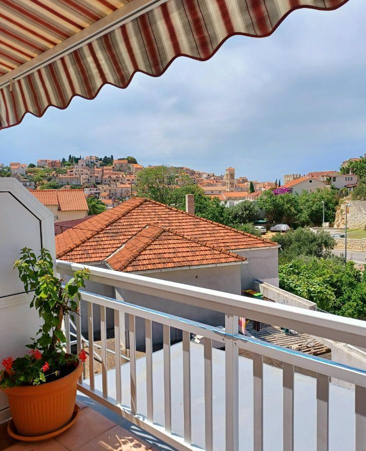 Rooms & Apartments Dolac Хвар Екстериор снимка