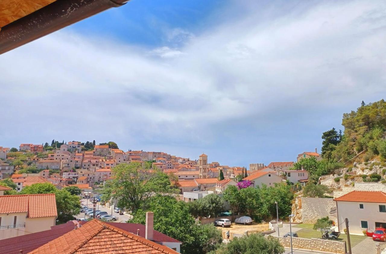 Rooms & Apartments Dolac Хвар Екстериор снимка