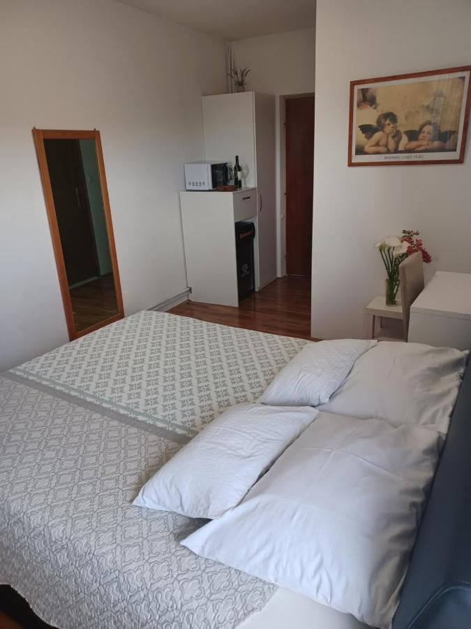Rooms & Apartments Dolac Хвар Екстериор снимка