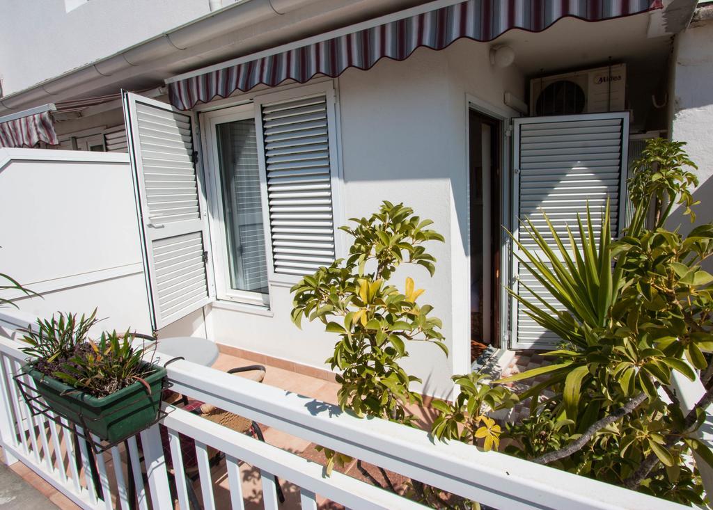 Rooms & Apartments Dolac Хвар Екстериор снимка